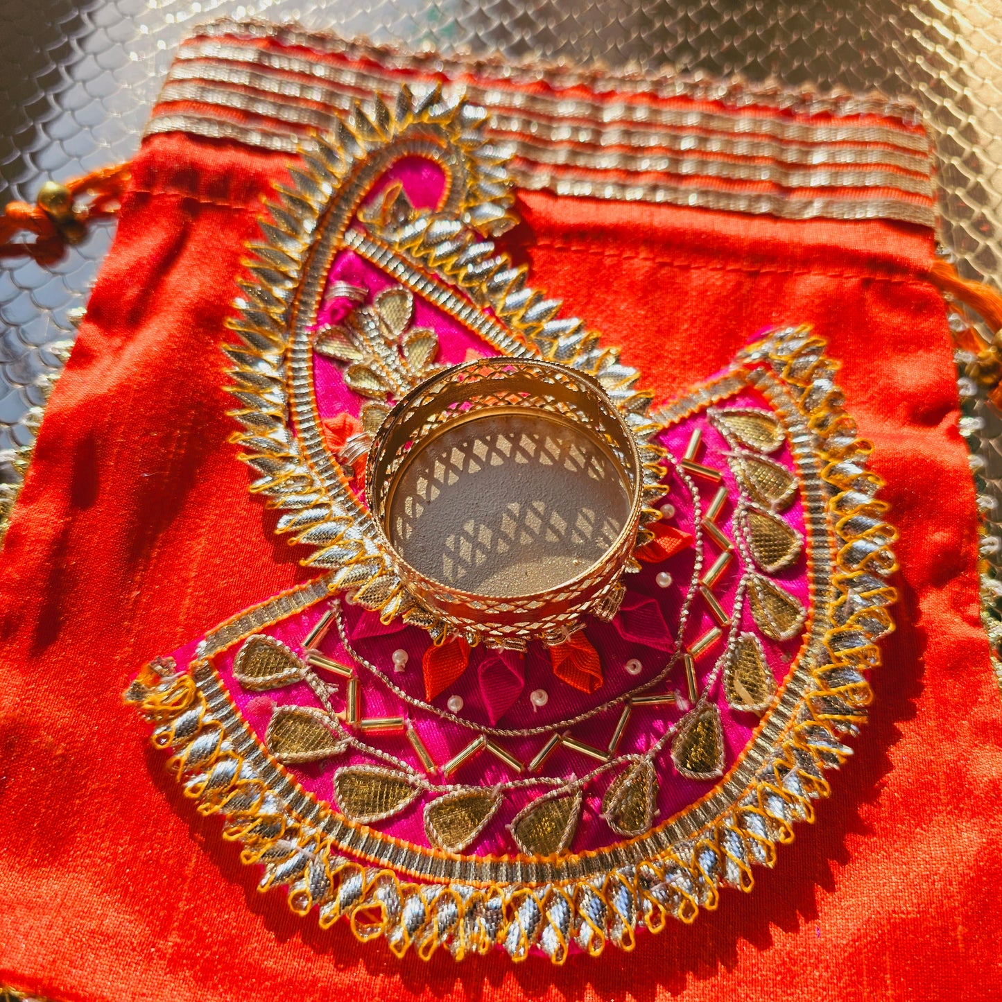 Gota Diya Holder