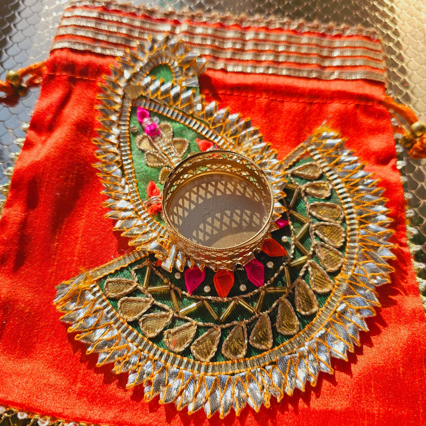Gota Diya Holder