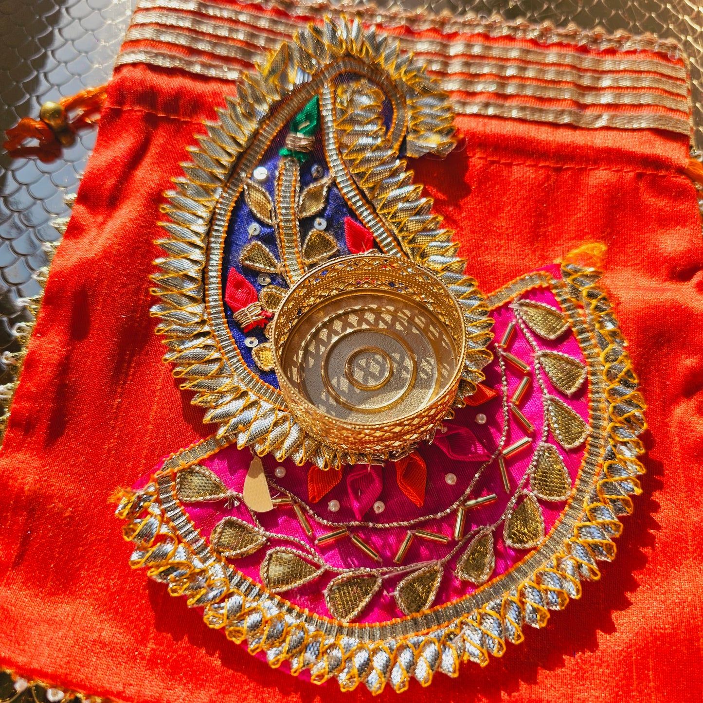 Gota Diya Holder